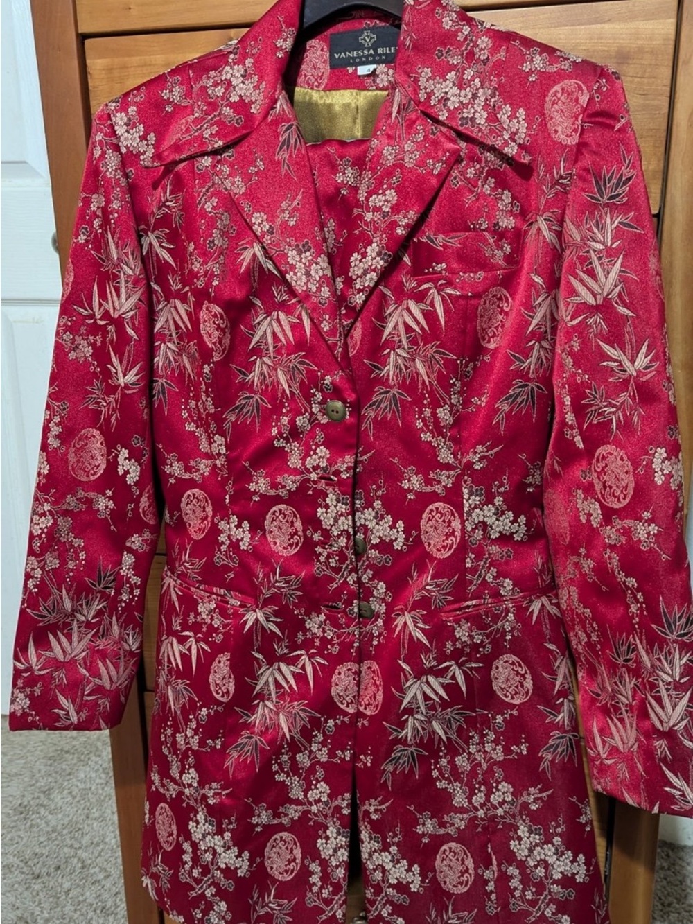 Vintage Vanessa Riley London matching 2-piece blazer and skirt set, size 4